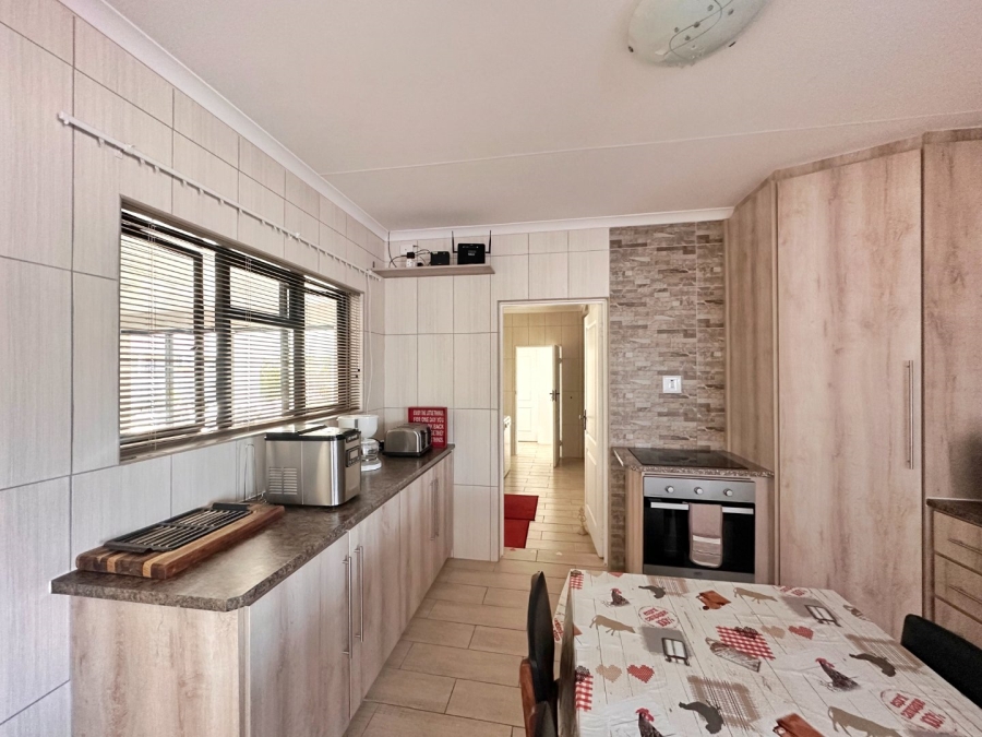 5 Bedroom Property for Sale in Fraaiuitsig Western Cape